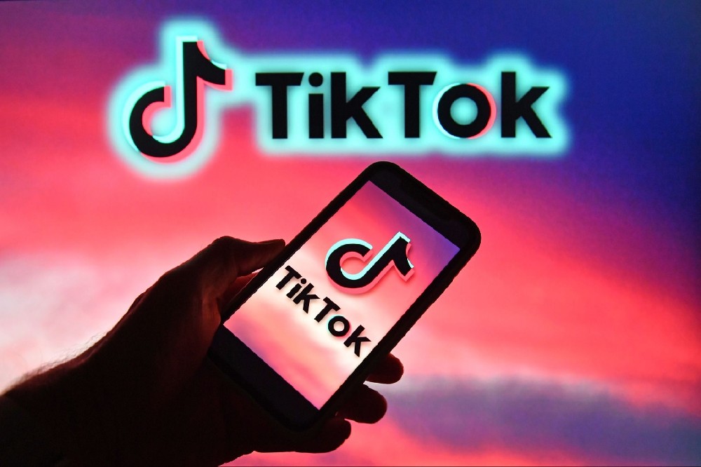 TIKTOK推出全新群聊功能增强社区互动体验